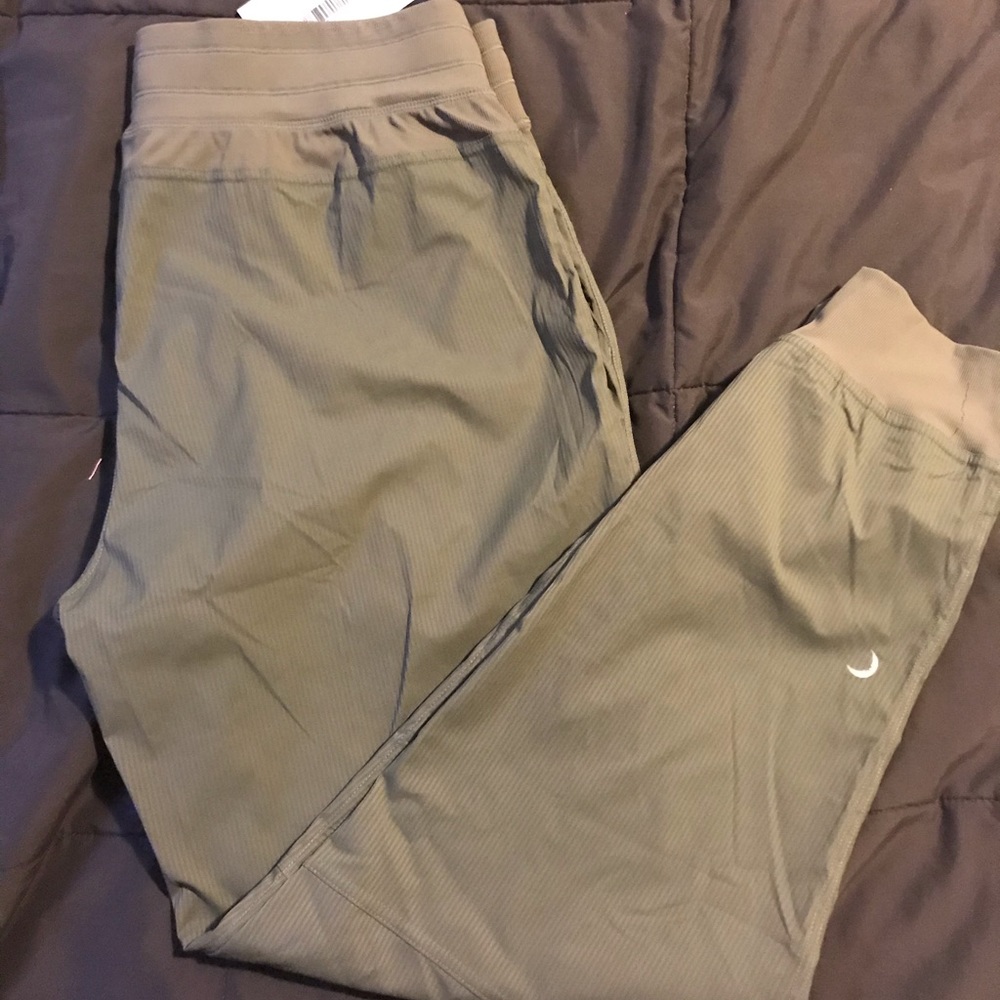 Zyia olive trail jogger